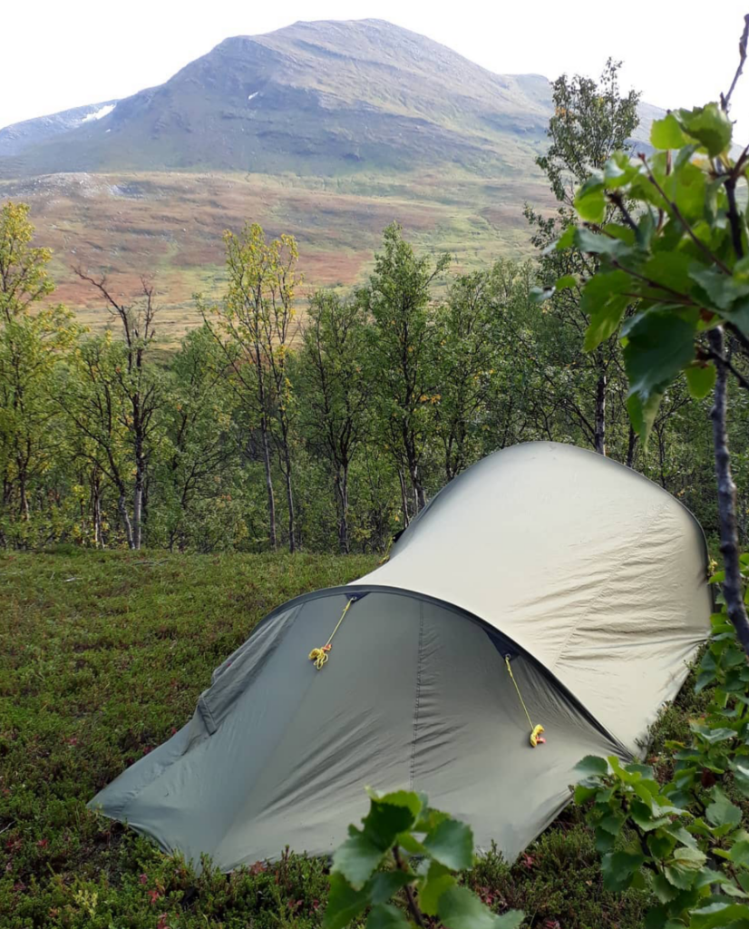 Tent in front of Finnheimfjellet