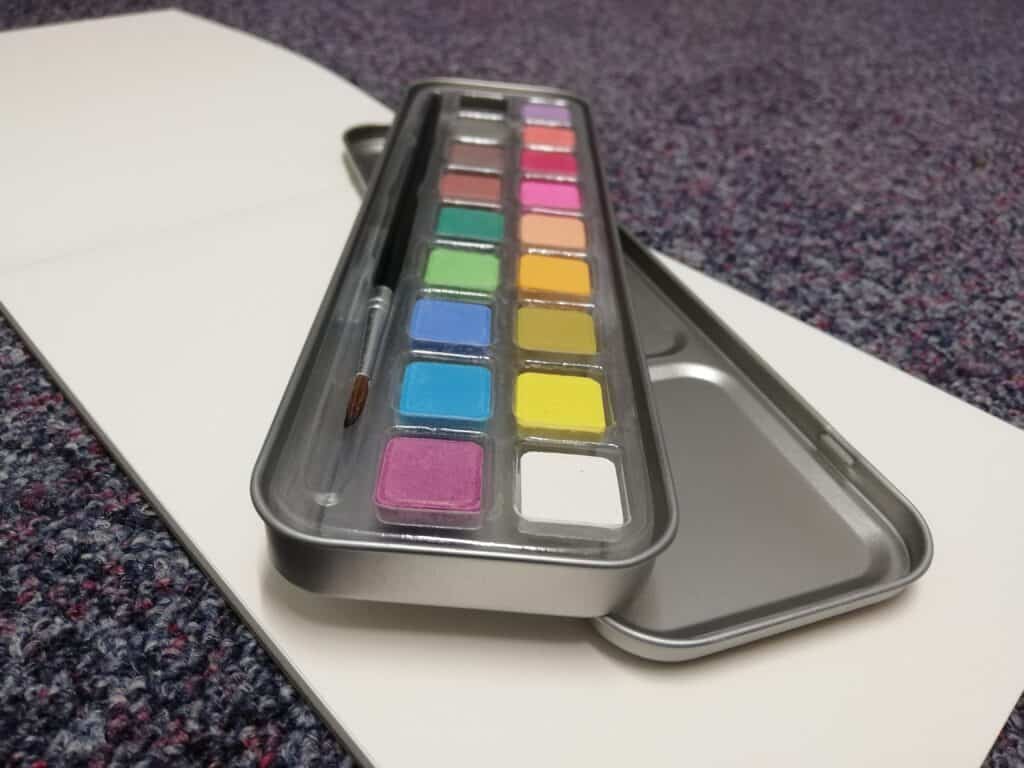 Watercolour tin paint set with sketch pad