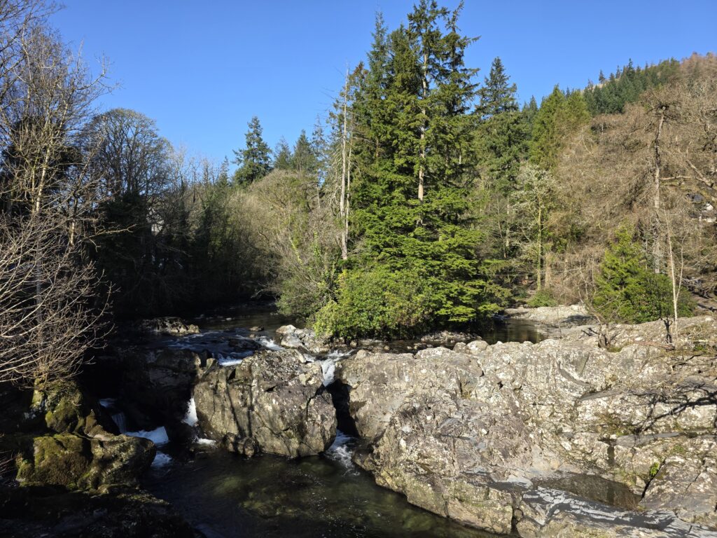 Point-y-pair bridge waterfall