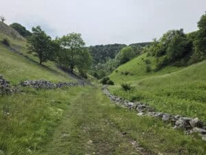 Read more about the article How To Camp In The Peak District Without A Car